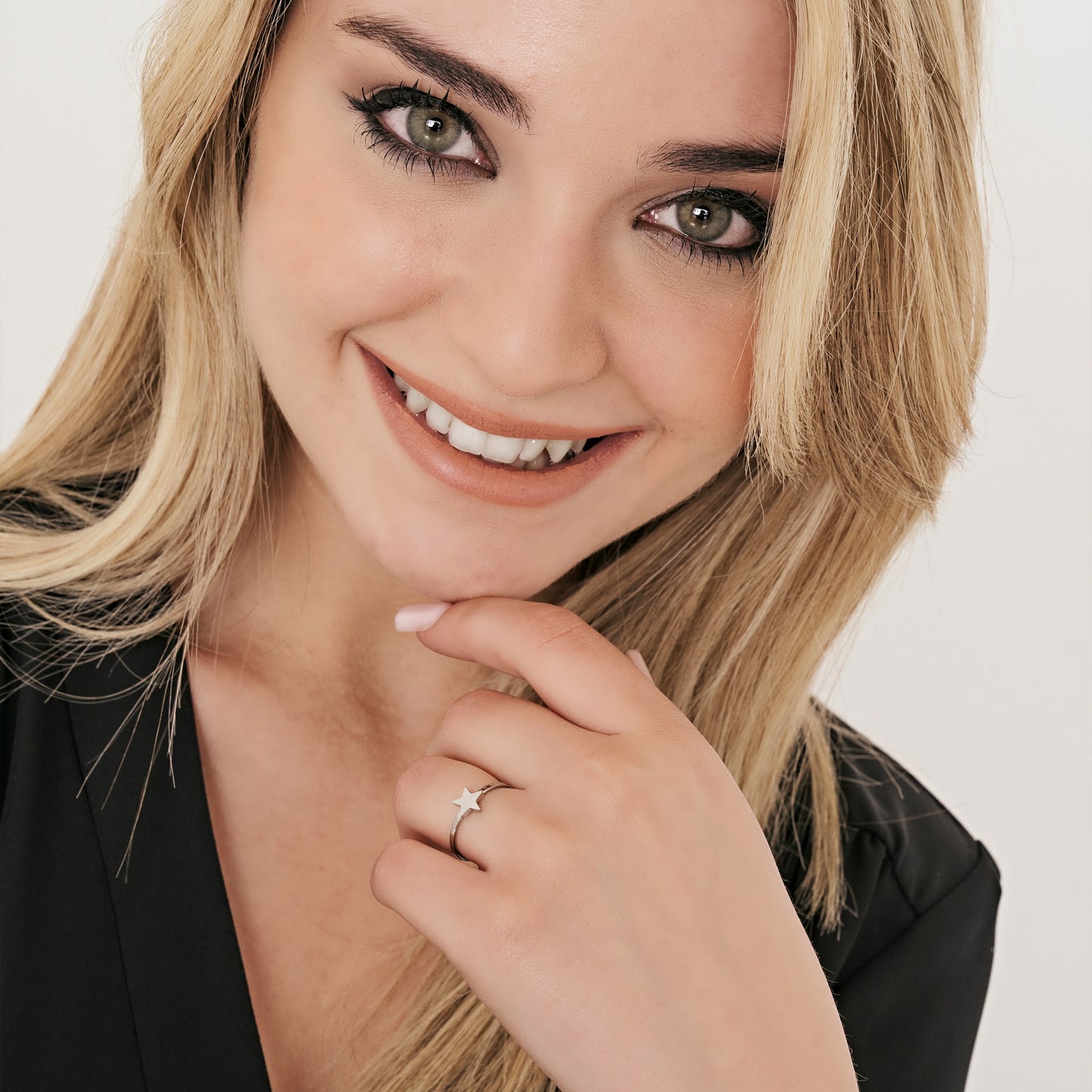 WOMAN STEEL RING WITH STAR