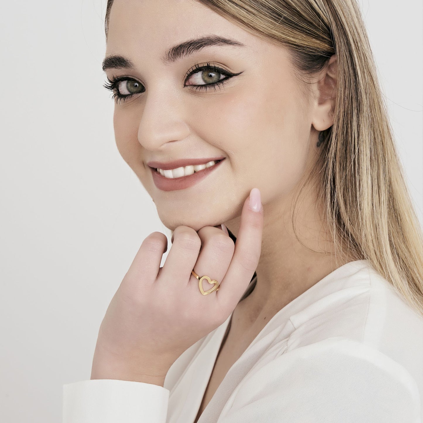 WOMEN'S IP GOLD STEEL RING WITH HEART