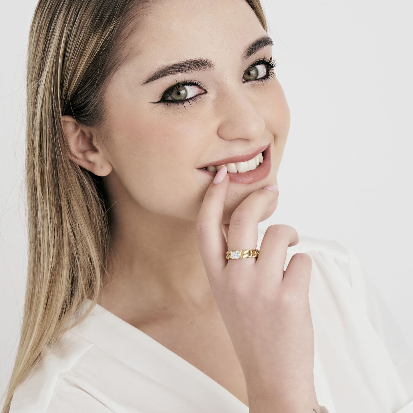 WOMEN'S IP GOLD STEEL RING WITH WHITE CRYSTALS