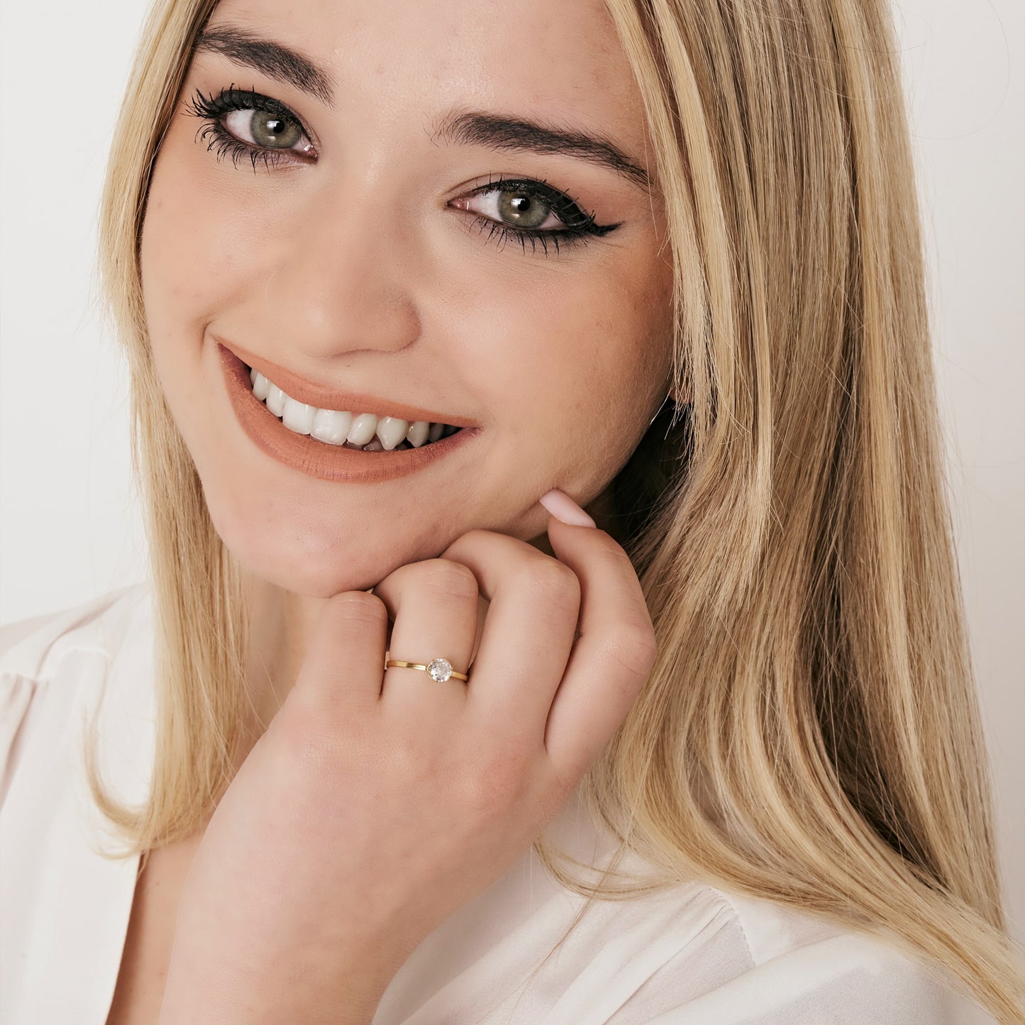 WOMEN'S STEEL SOLITAIRE RING WITH WHITE CRYSTAL