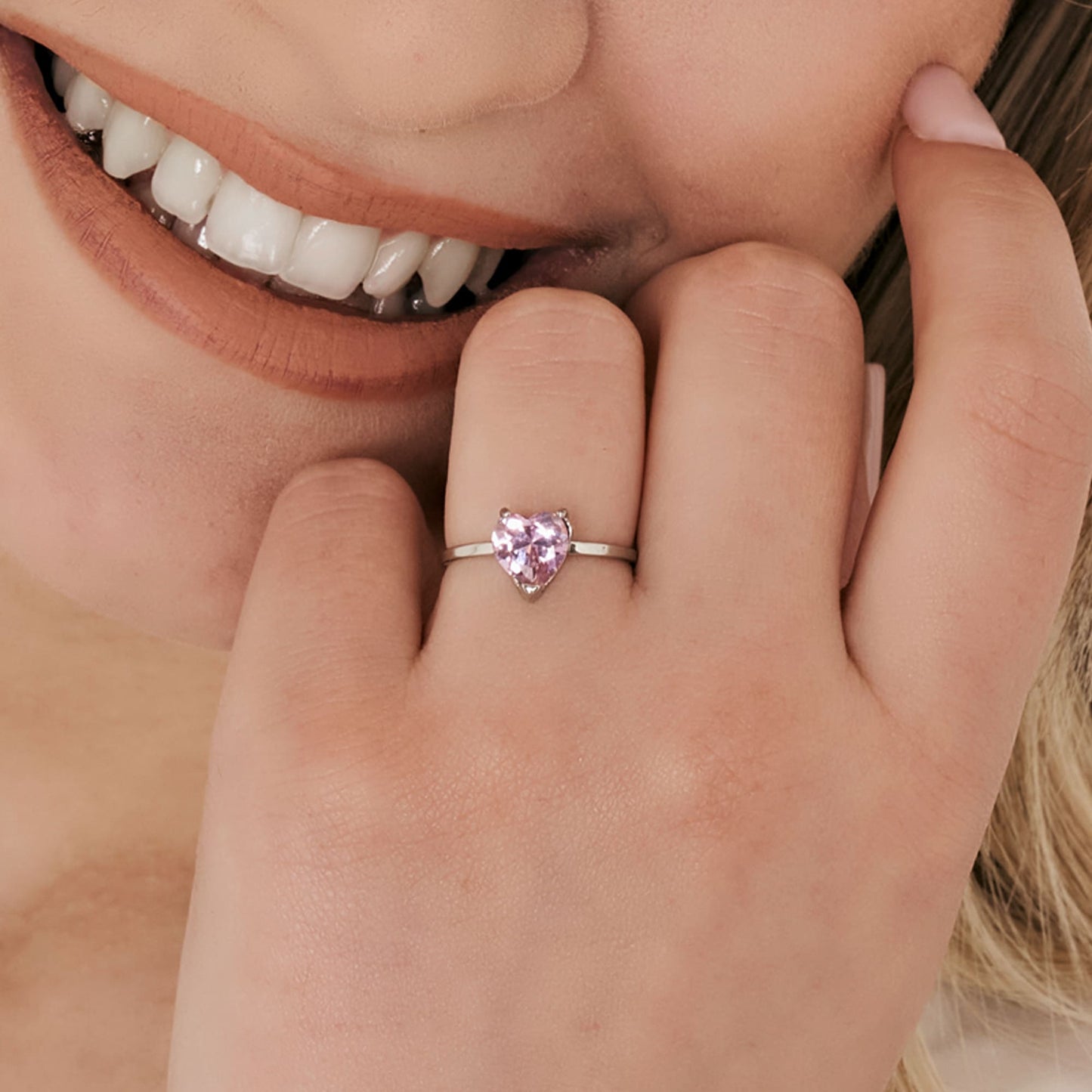WOMEN'S STEEL RING WITH HEART-SHAPED PINK CRYSTAL
