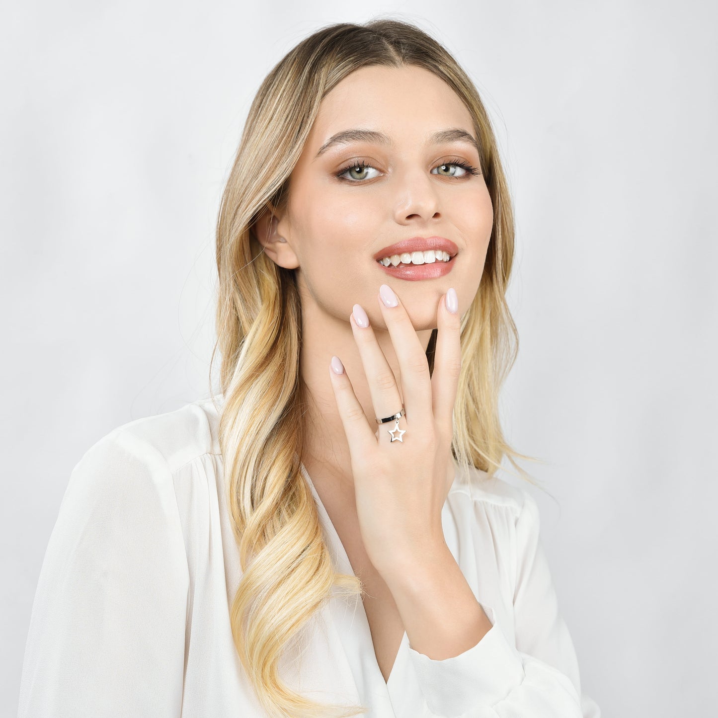 WOMEN'S STEEL RING WITH PERFORATED STAR