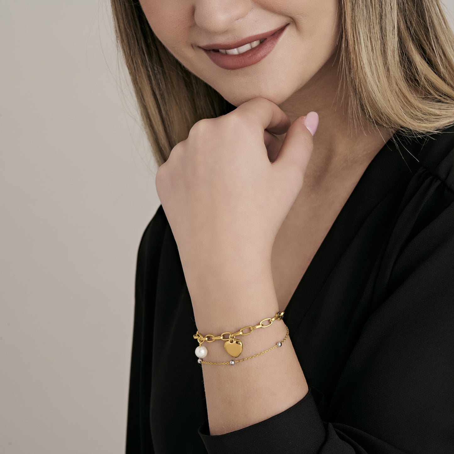 WOMEN'S STEEL BRACELET WITH HEART AND PEARLS