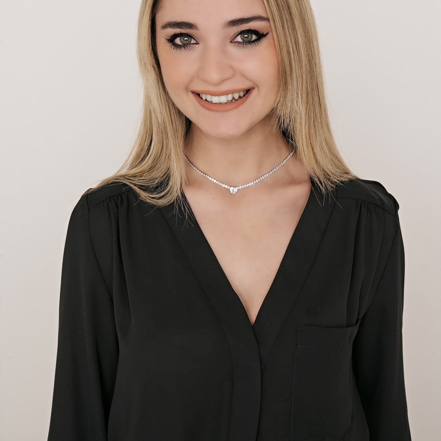 WOMEN'S STEEL NECKLACE WITH WHITE CRYSTALS AND CRYSTAL HEART