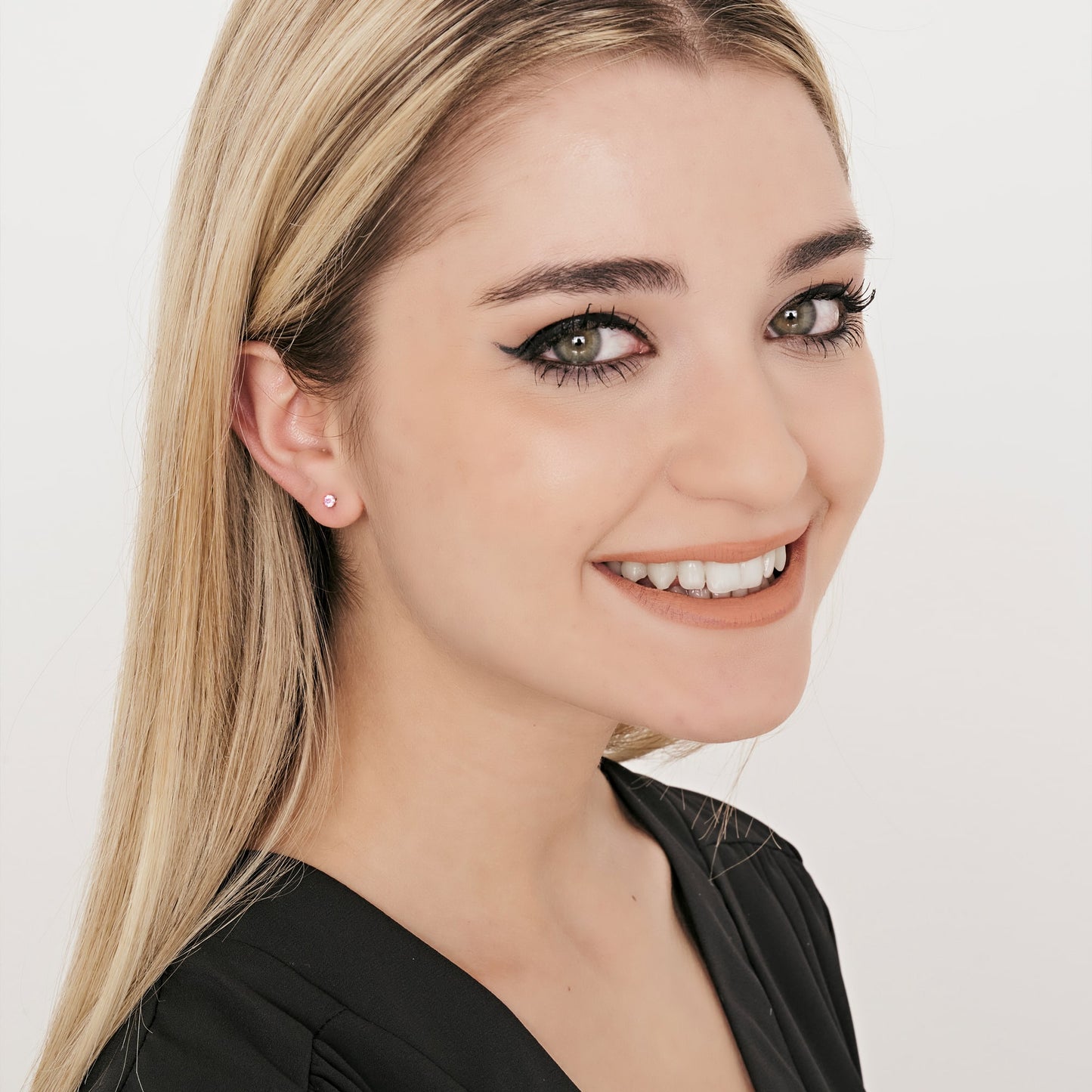 MONO POINT LIGHT STEEL EARRING WITH PINK CRYSTAL