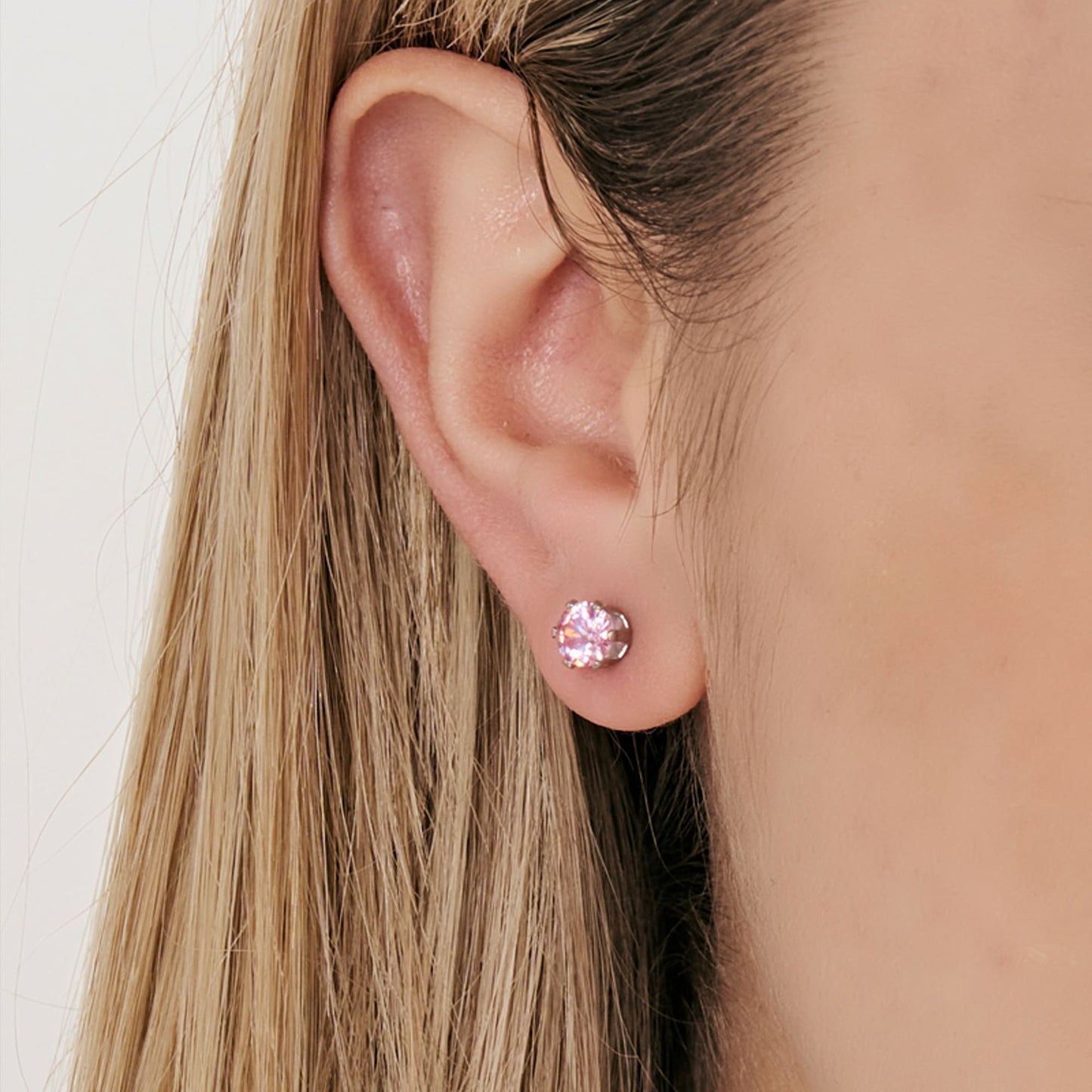 MONO POINT LIGHT STEEL EARRING WITH PINK CRYSTAL