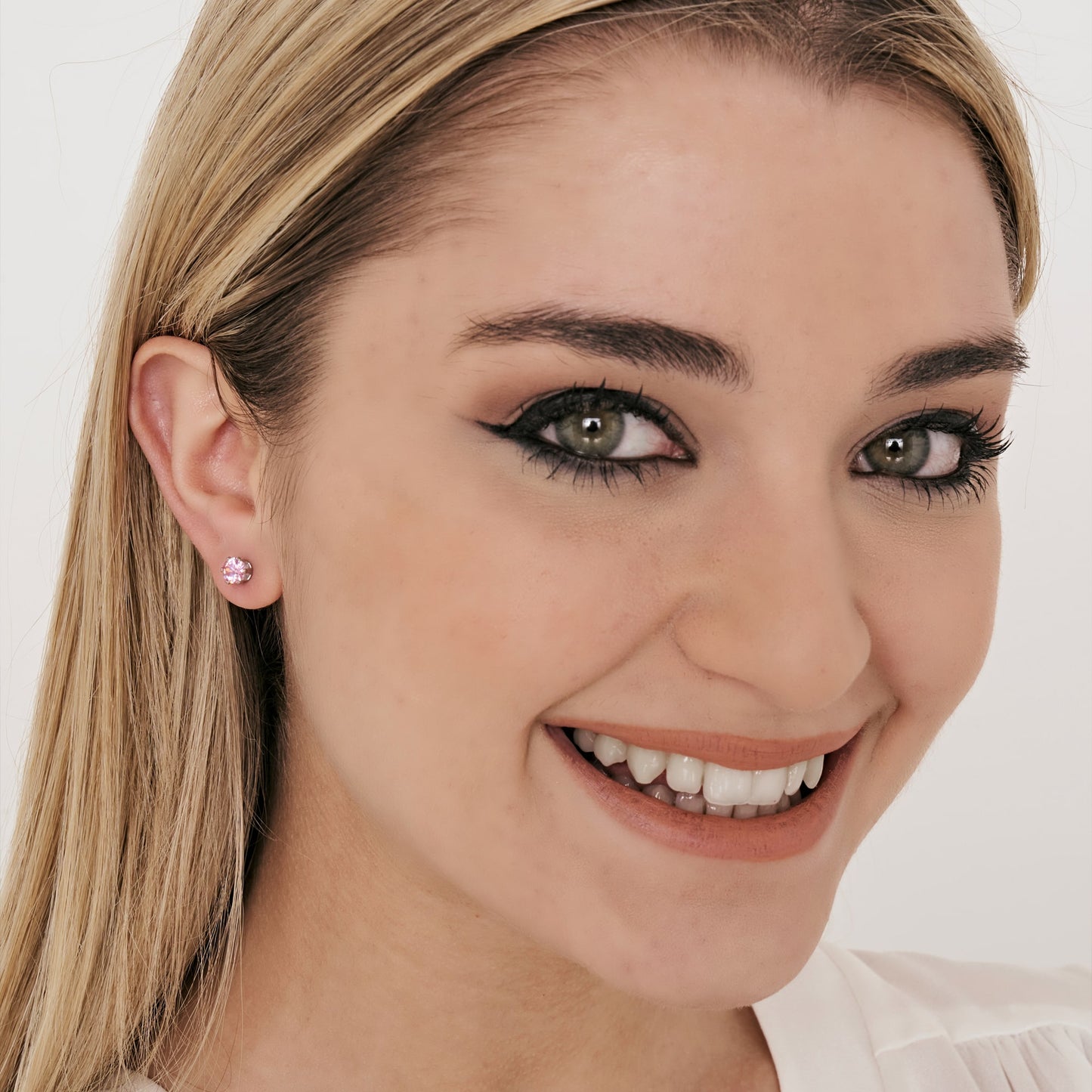 MONO POINT LIGHT STEEL EARRING WITH PINK CRYSTAL