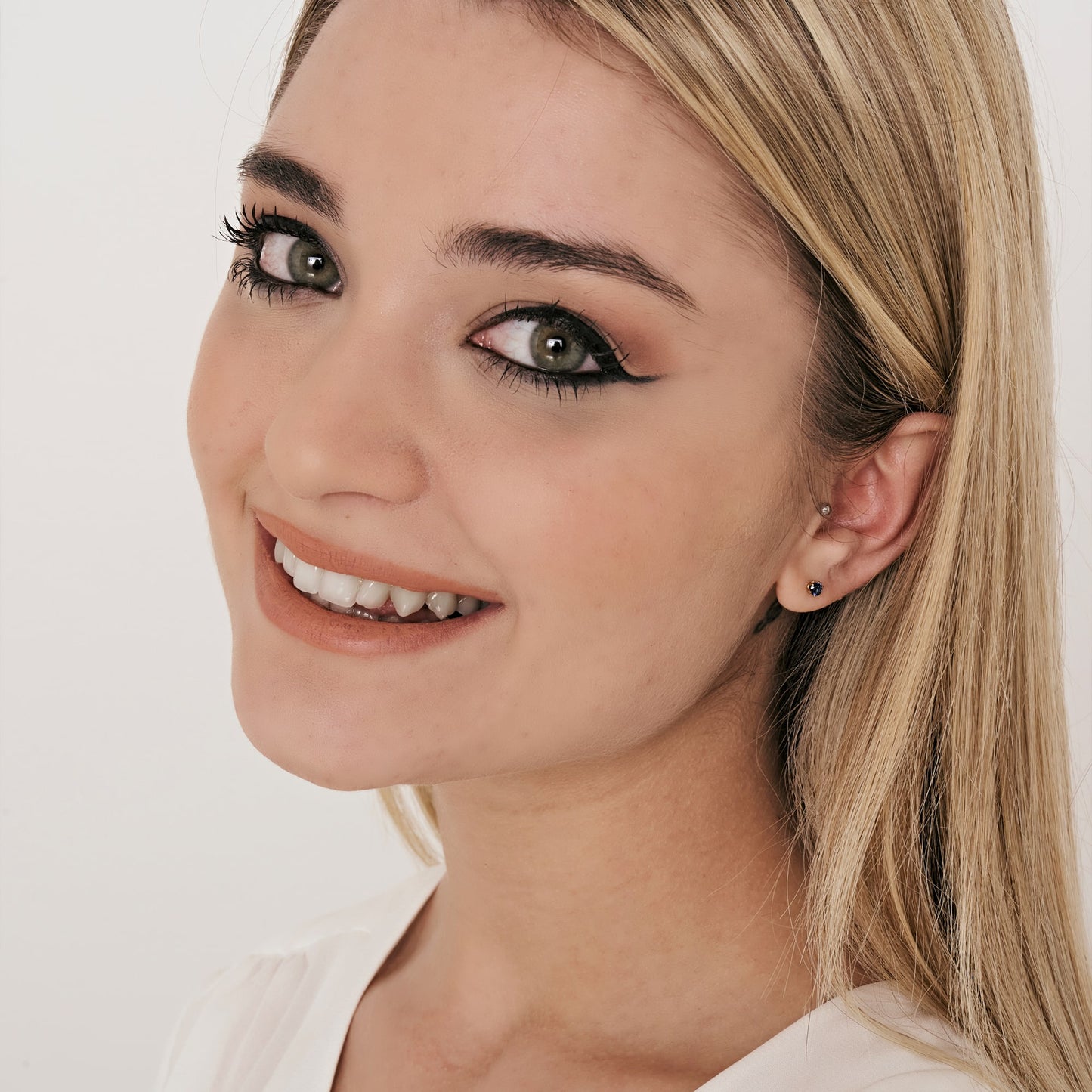 MONO POINT LIGHT IP GOLD STEEL EARRING WITH BLUE CRYSTAL 5MM