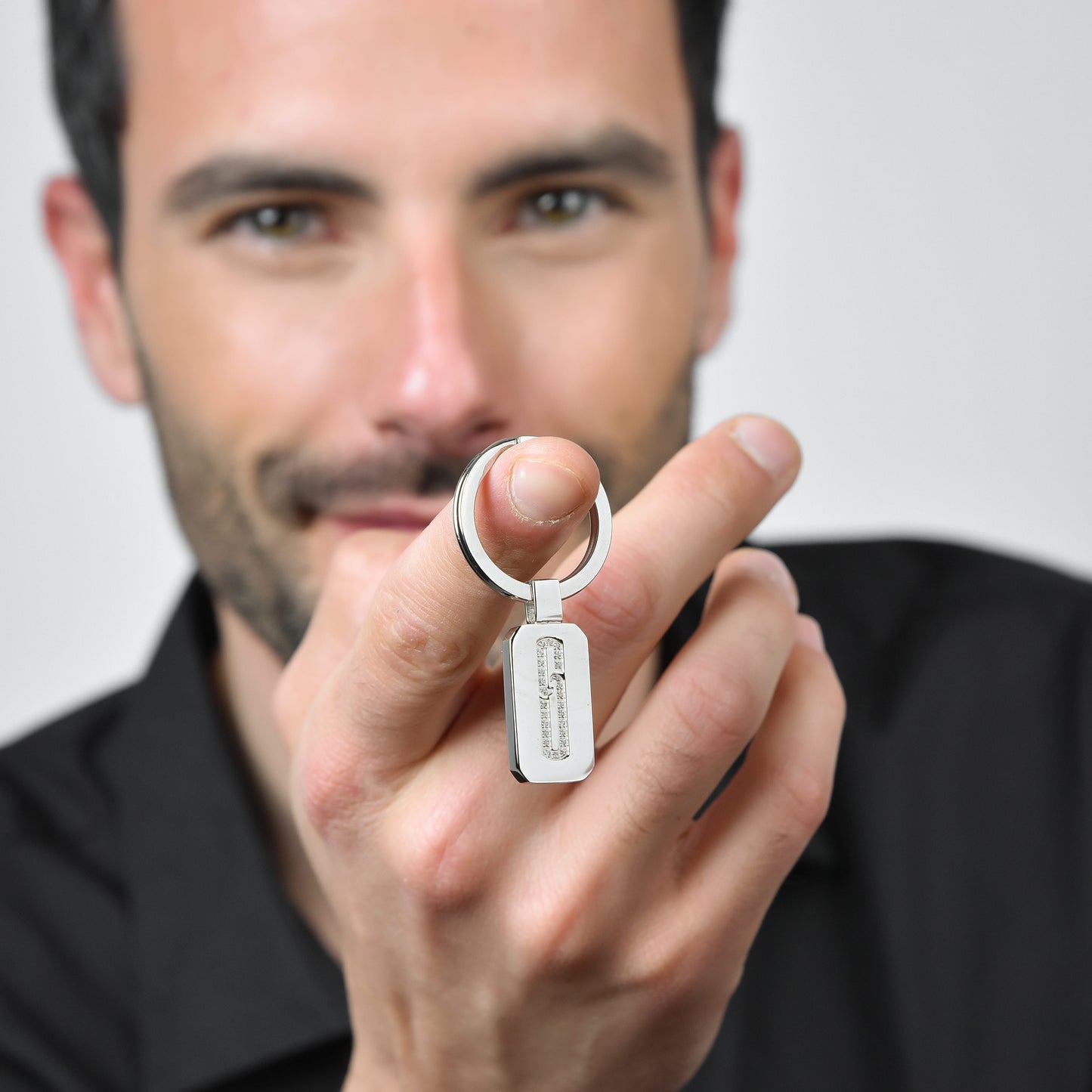 STEEL KEYCHAIN WITH WHITE CRYSTALS