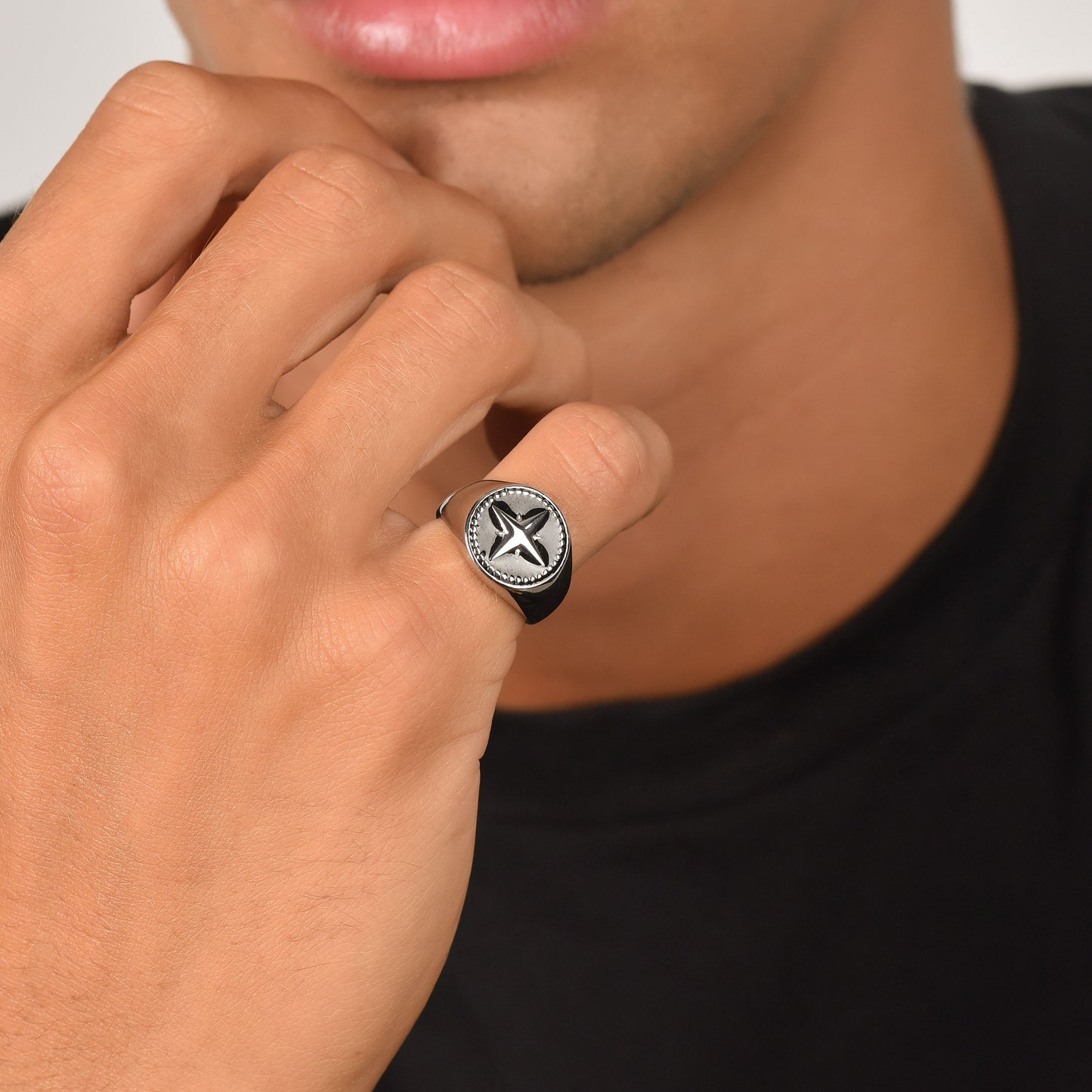 MEN'S RING IN STEEL WITH ROSE OF THE WINDS AND BLACK ENAMEL Luca Barra