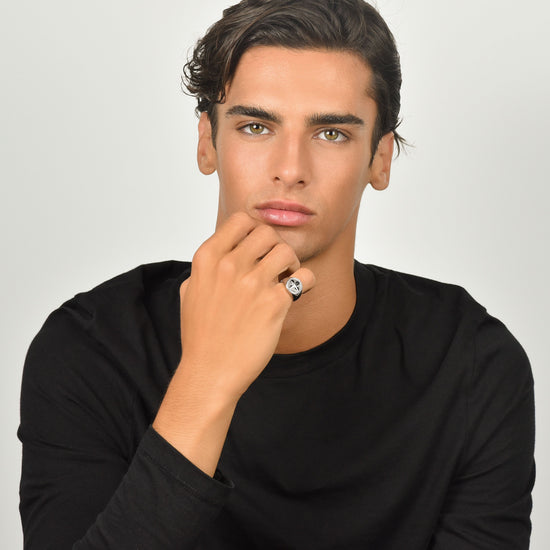 Upload image to Gallery MEN'S RING IN STEEL WITH ROSE OF THE WINDS AND BLACK ENAMEL

