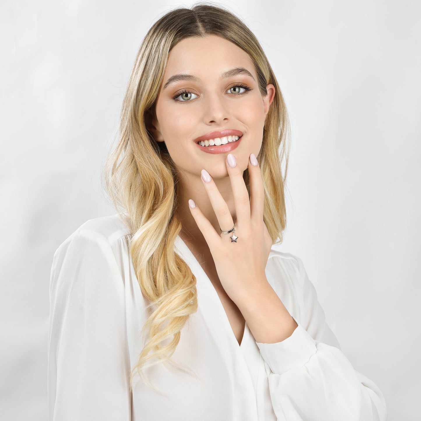 WOMAN STEEL RING WITH STAR