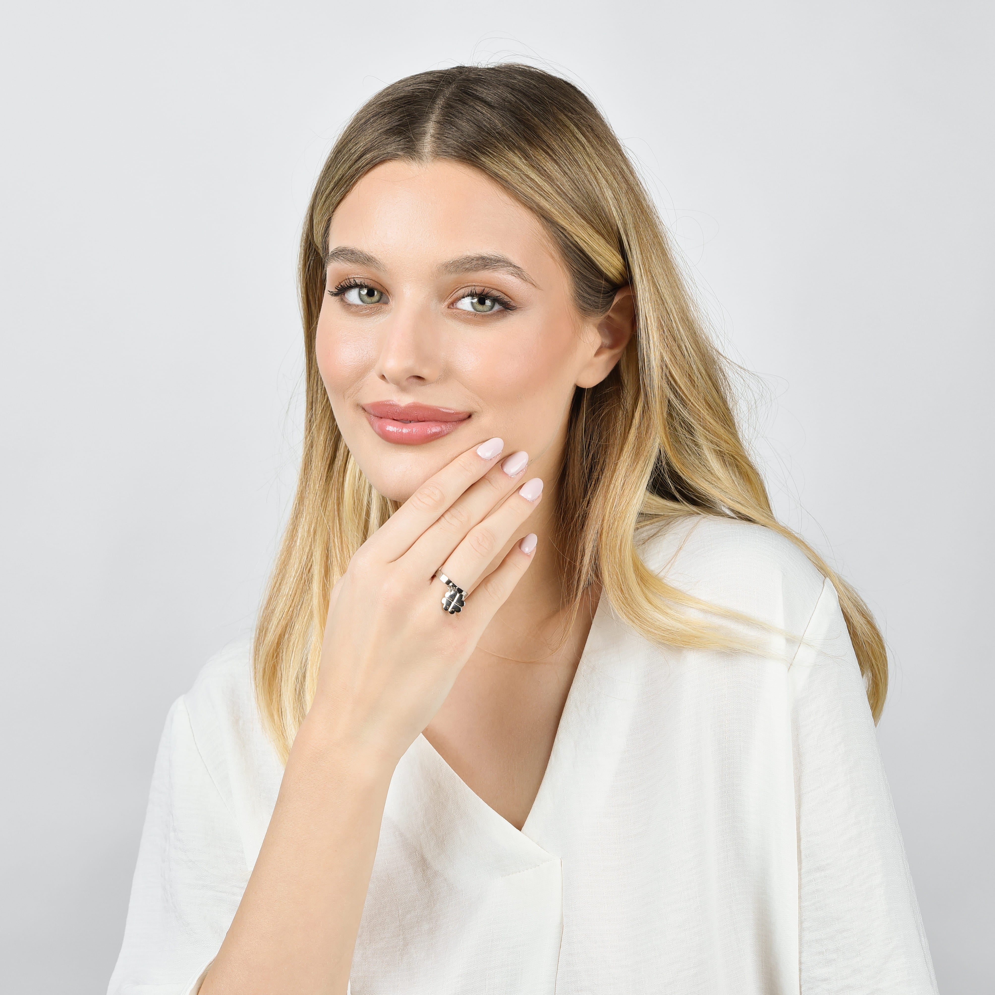 WOMEN'S STEEL RING WITH FOUR-LEAF CLOVER