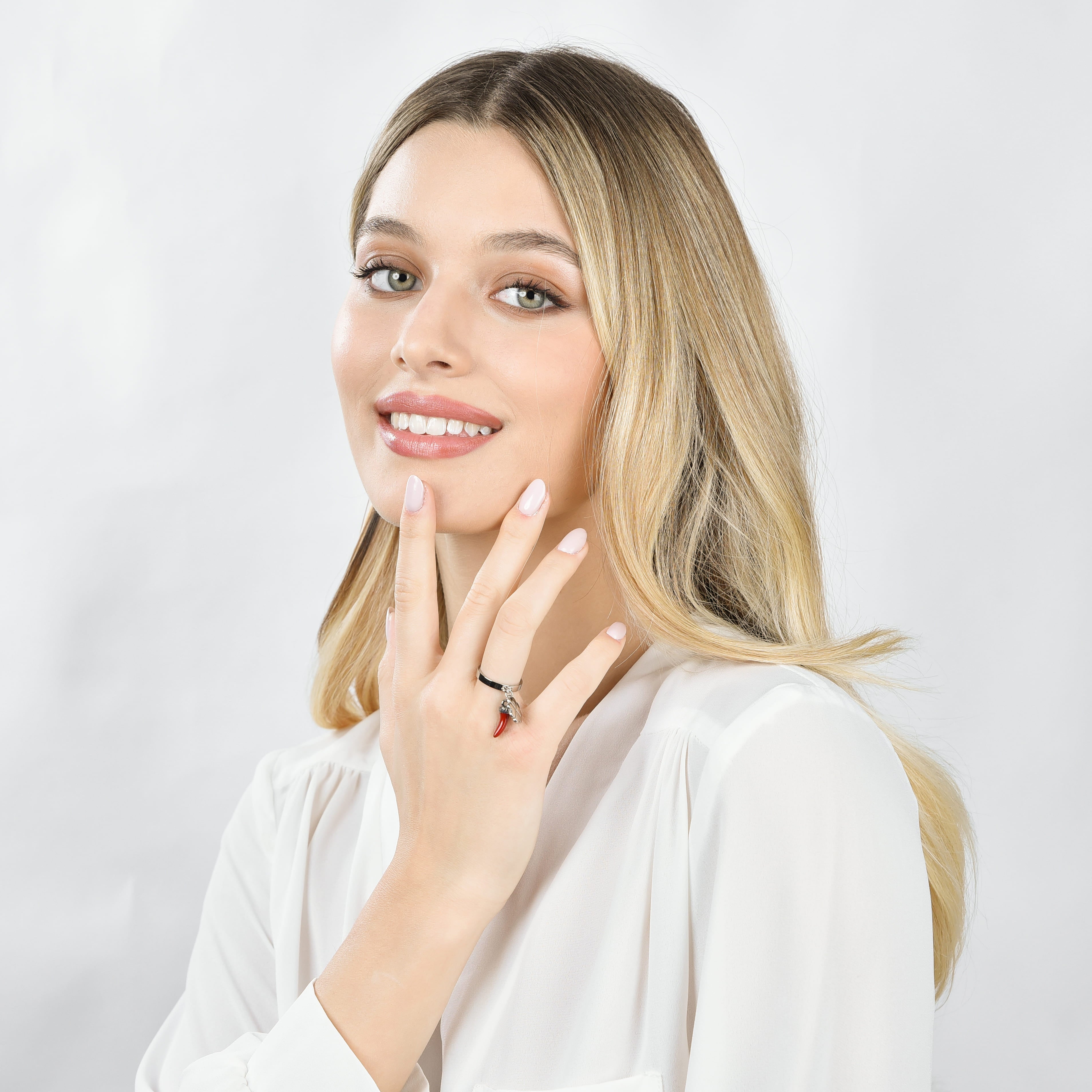 WOMEN'S STEEL HORN RING WITH RED ENAMEL AND FOUR-LEAF CLOVER