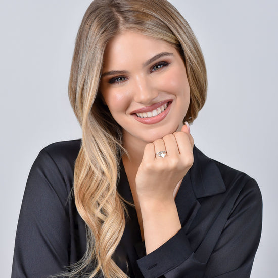 Upload image to Gallery WOMAN'S RING IN STEEL WITH SISSI STAR AND CRYSTAL
