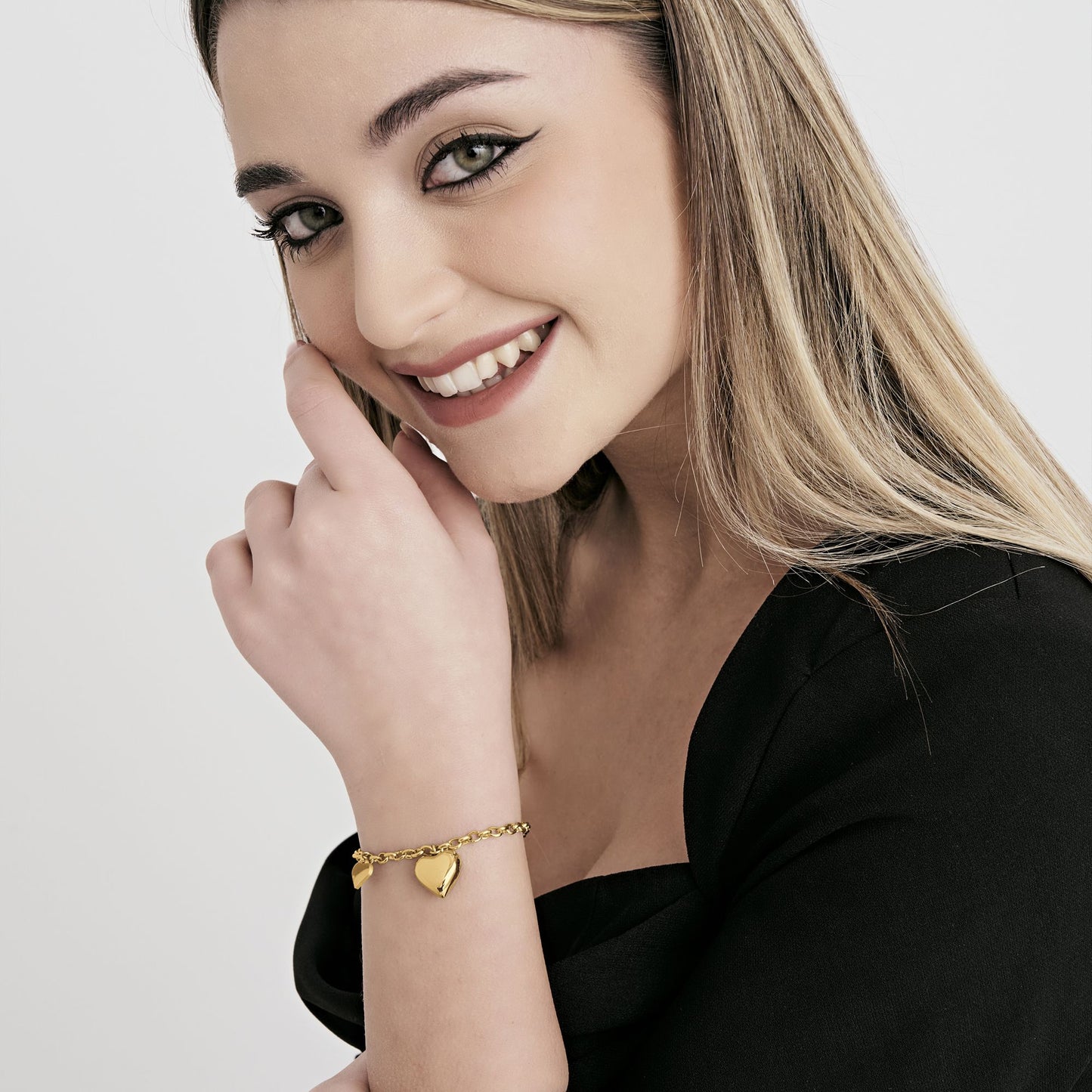 WOMEN'S IP GOLD STEEL BRACELET WITH HEARTS