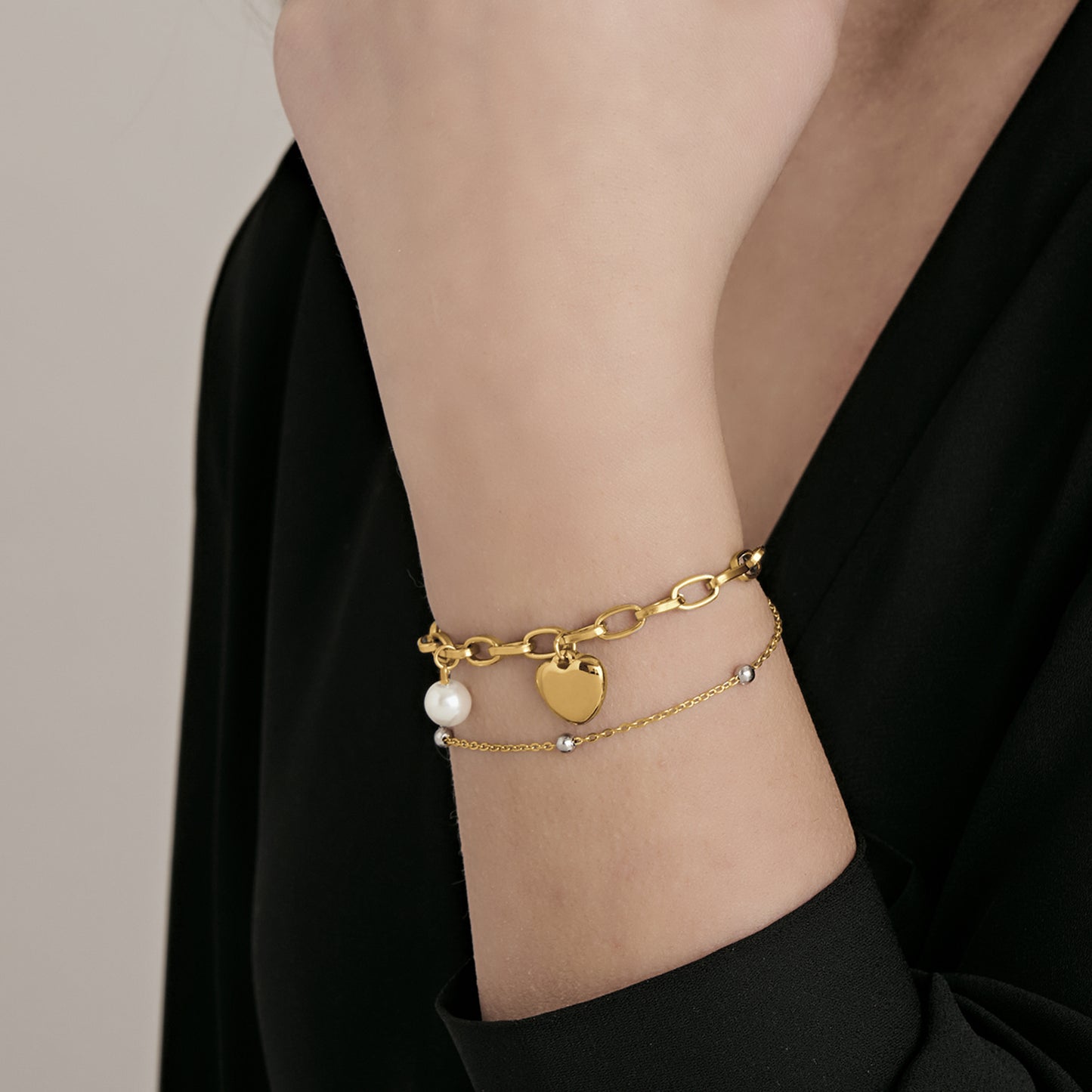 WOMEN'S STEEL BRACELET WITH HEART AND PEARLS