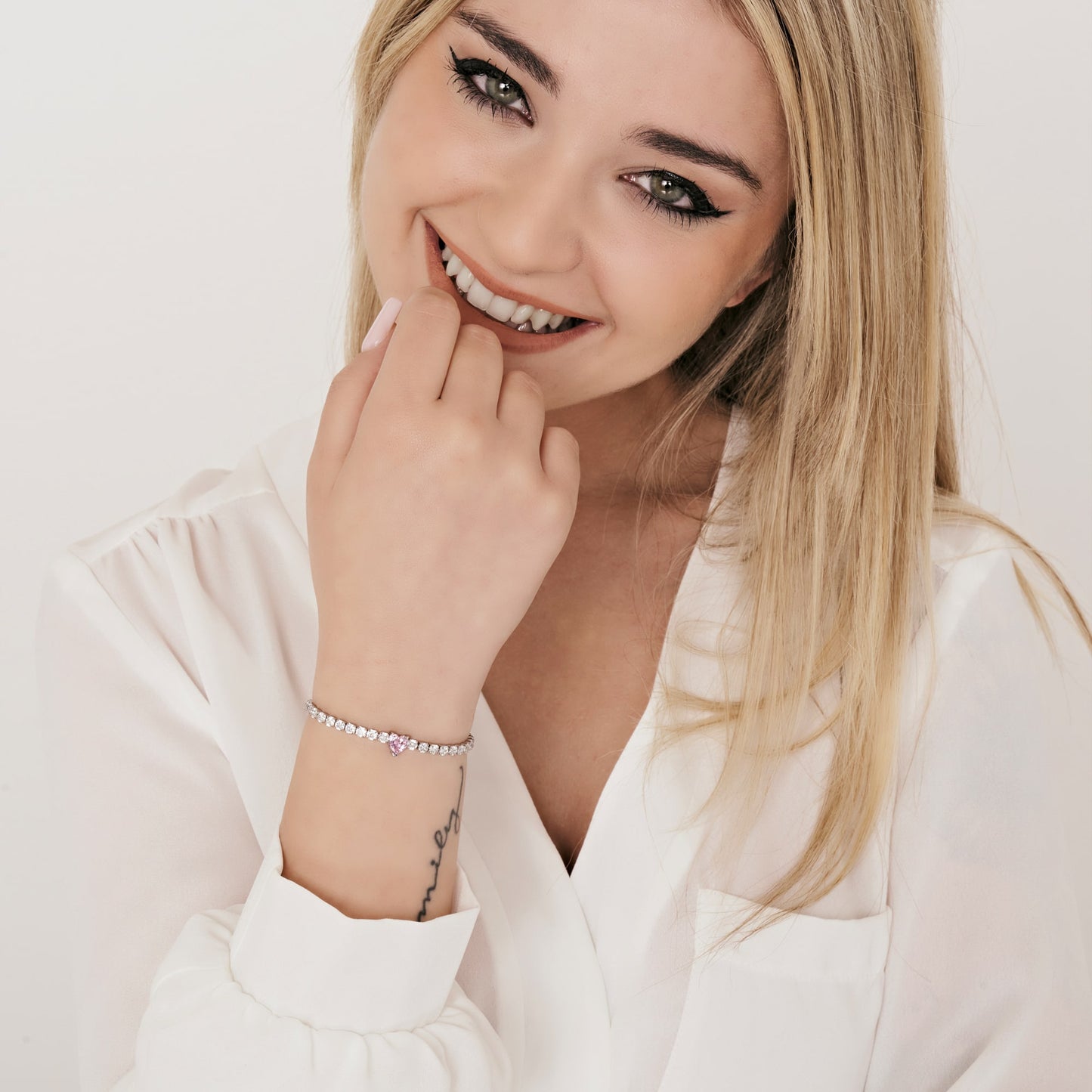 WOMEN'S STEEL BRACELET WITH WHITE CRYSTALS AND PINK CRYSTAL HEART