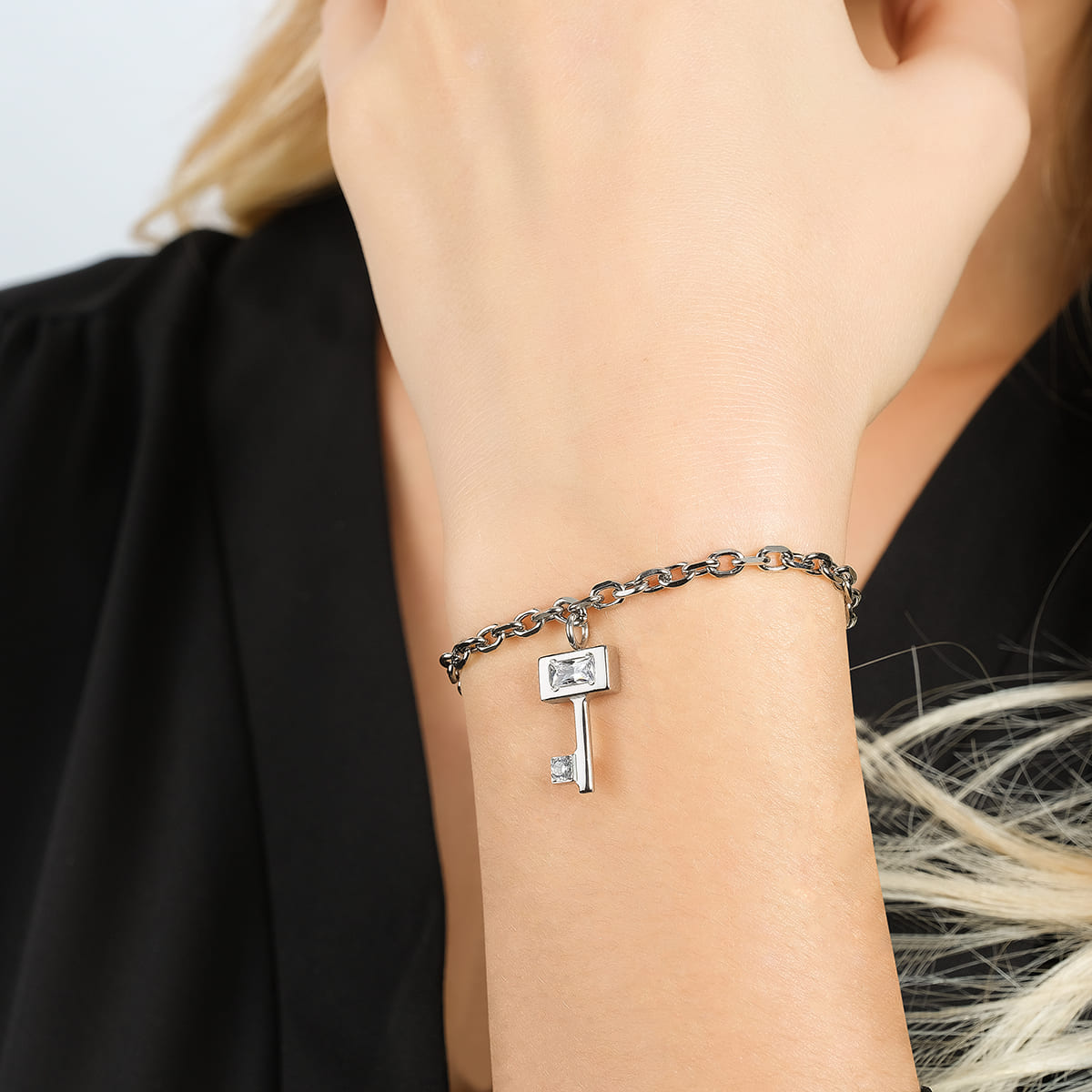 WOMEN'S STEEL KEY BRACELET WITH WHITE CRYSTALS