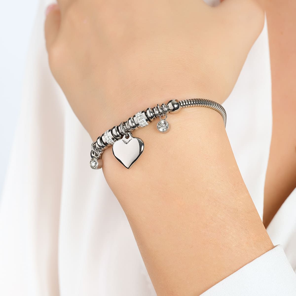 WOMEN'S STEEL BRACELET WITH HEART AND WHITE CRYSTALS