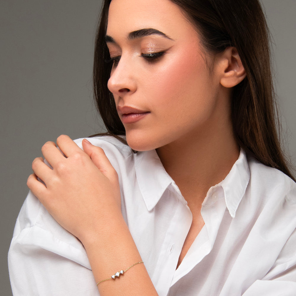 BRACCIALE DONNA IN ACCIAIO IP GOLD CON CUORI CON ZIRCONI BIANCHI