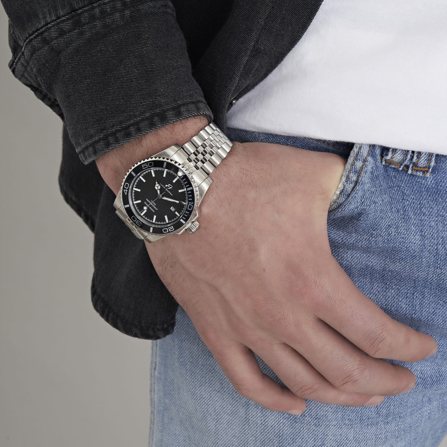 WATCH WITH STEEL CASE BLACK DIAL BLACK BEZEL