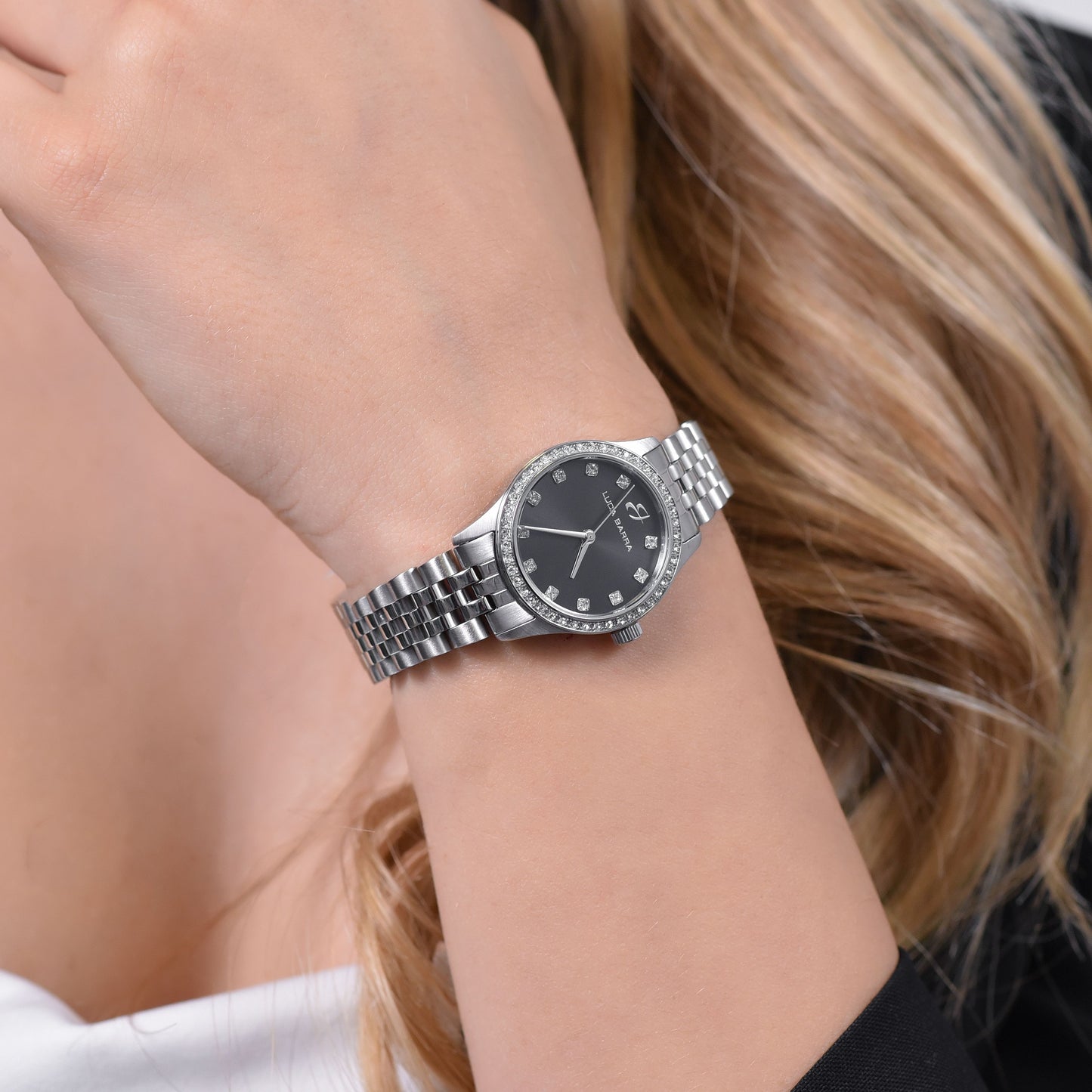 WOMEN'S STEEL WATCH WITH BLACK DIAL AND WHITE CRYSTAL BEZEL
