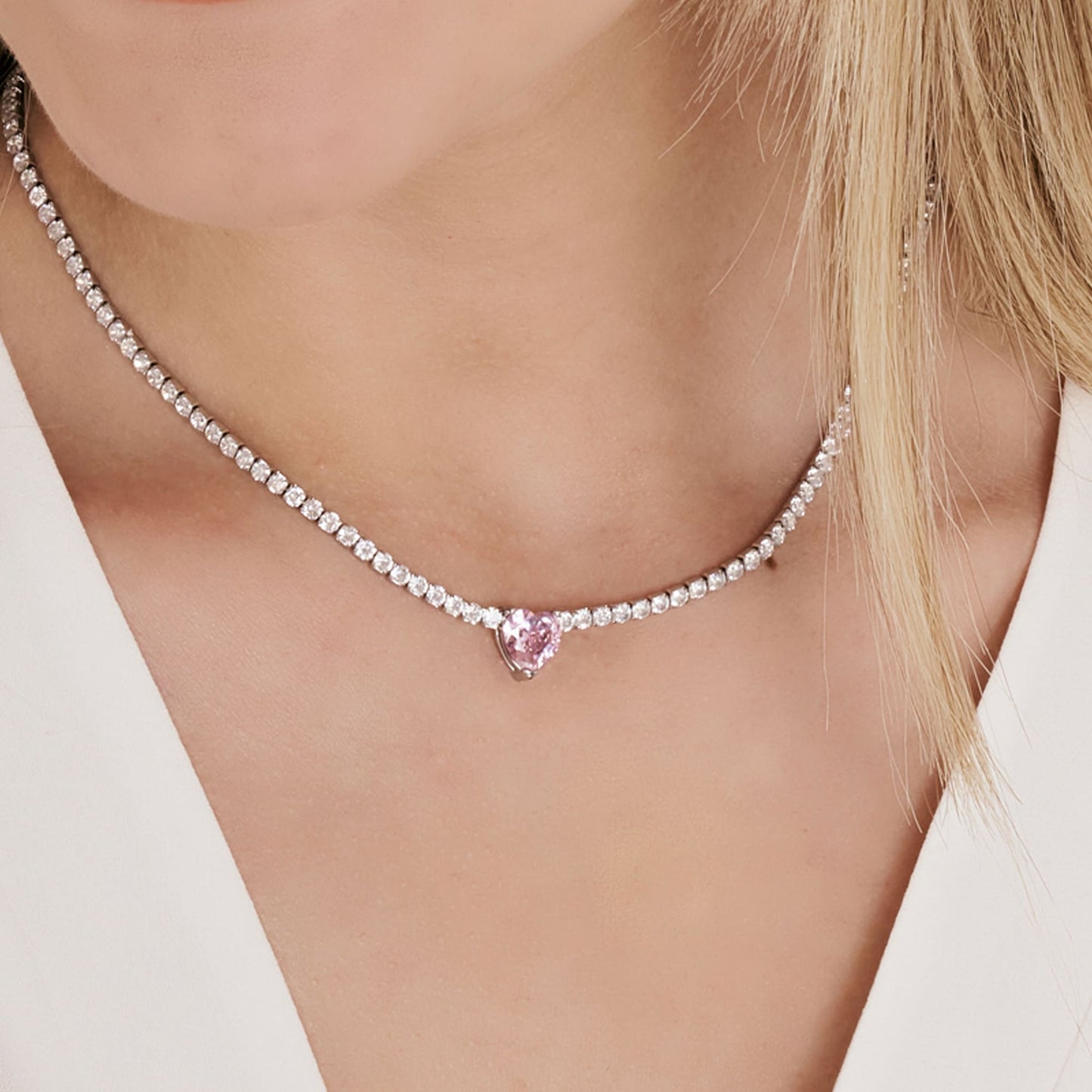 WOMEN'S STEEL NECKLACE WITH WHITE CRYSTALS AND CRYSTAL HEART