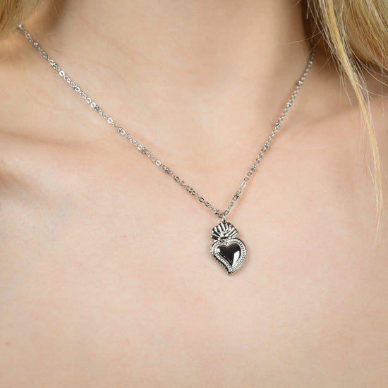 WOMAN STEEL NECKLACE WITH SACRED HEART