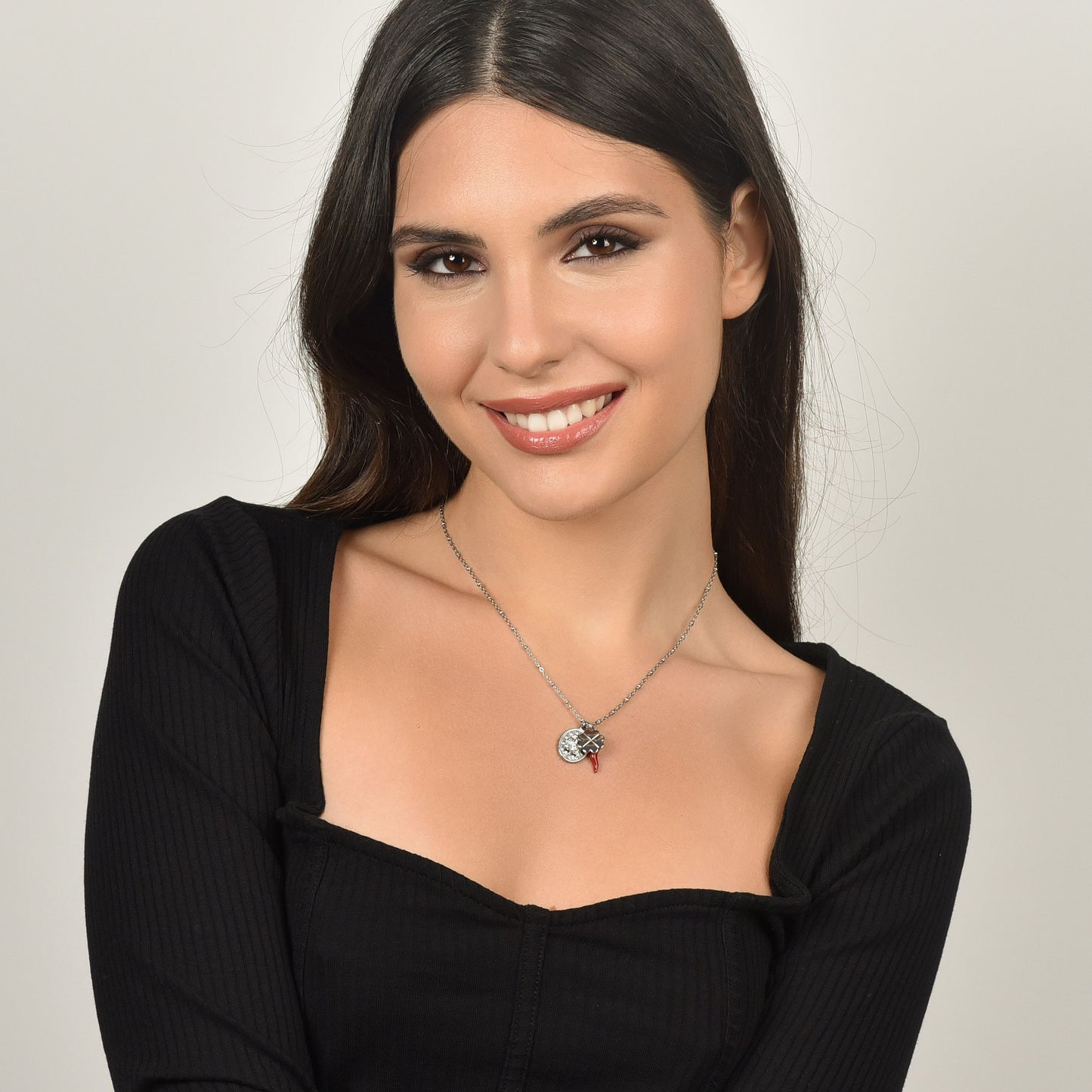 WOMEN'S STEEL NECKLACE WITH FOUR-LEAF CLOVER CHARM, HORN AND MADONNA